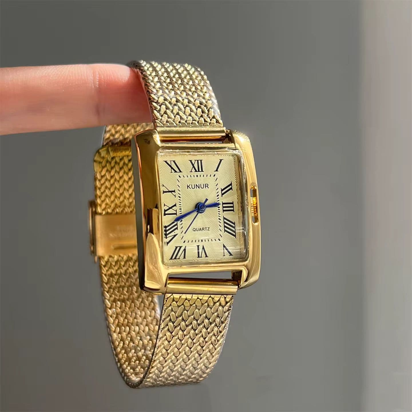 ساعه مستطيله